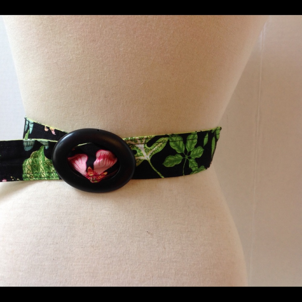 Vera Bradley Green Floral Belt Black Pink